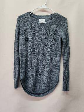 Arizona Jean Company Gray Cable-Knit Crewneck Sweater